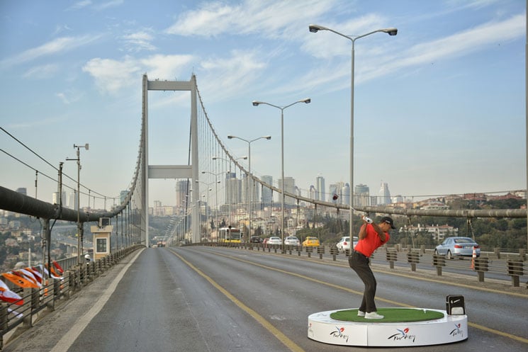 Tiger-Woods-auf-der-Bosporus-Bruecke