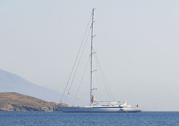 M5-yacht