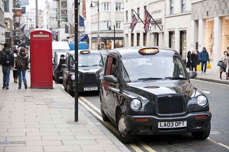 Shopping in der Bond Street in London
