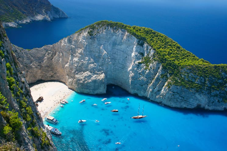 Navagio-Beach-in-Griechenland