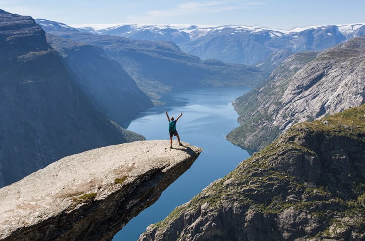 Trolltunga-Felsvorsprung-in-Norwegen