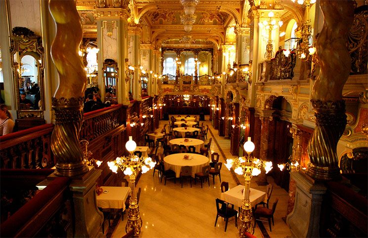 Café New York in Budapest - eines der edelsten Kaffeehäuser der Welt