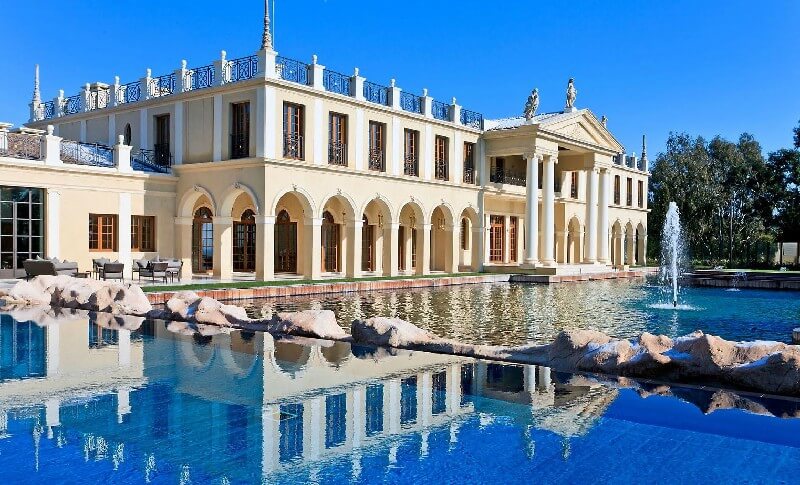 Europas teuerstes Schloss im Kolonialstil für 95 Millionen Euro in Cannes Europas teuerstes Schloss im Kolonialstil für 95 Millionen Euro in Cannes