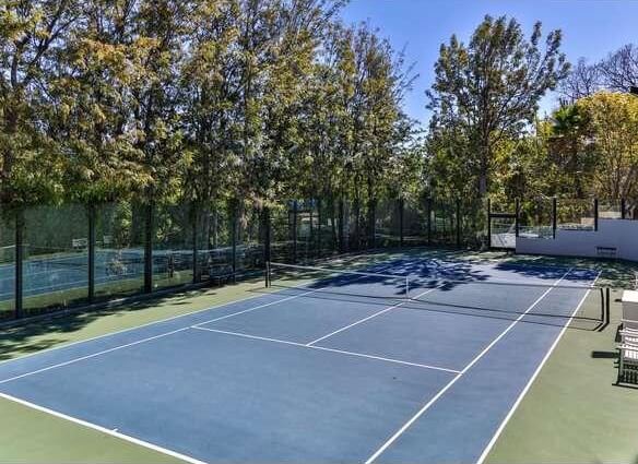 Moderne Villa mit prominenter Nachbarschaft für 84 Millionen Euro in Kalifornien