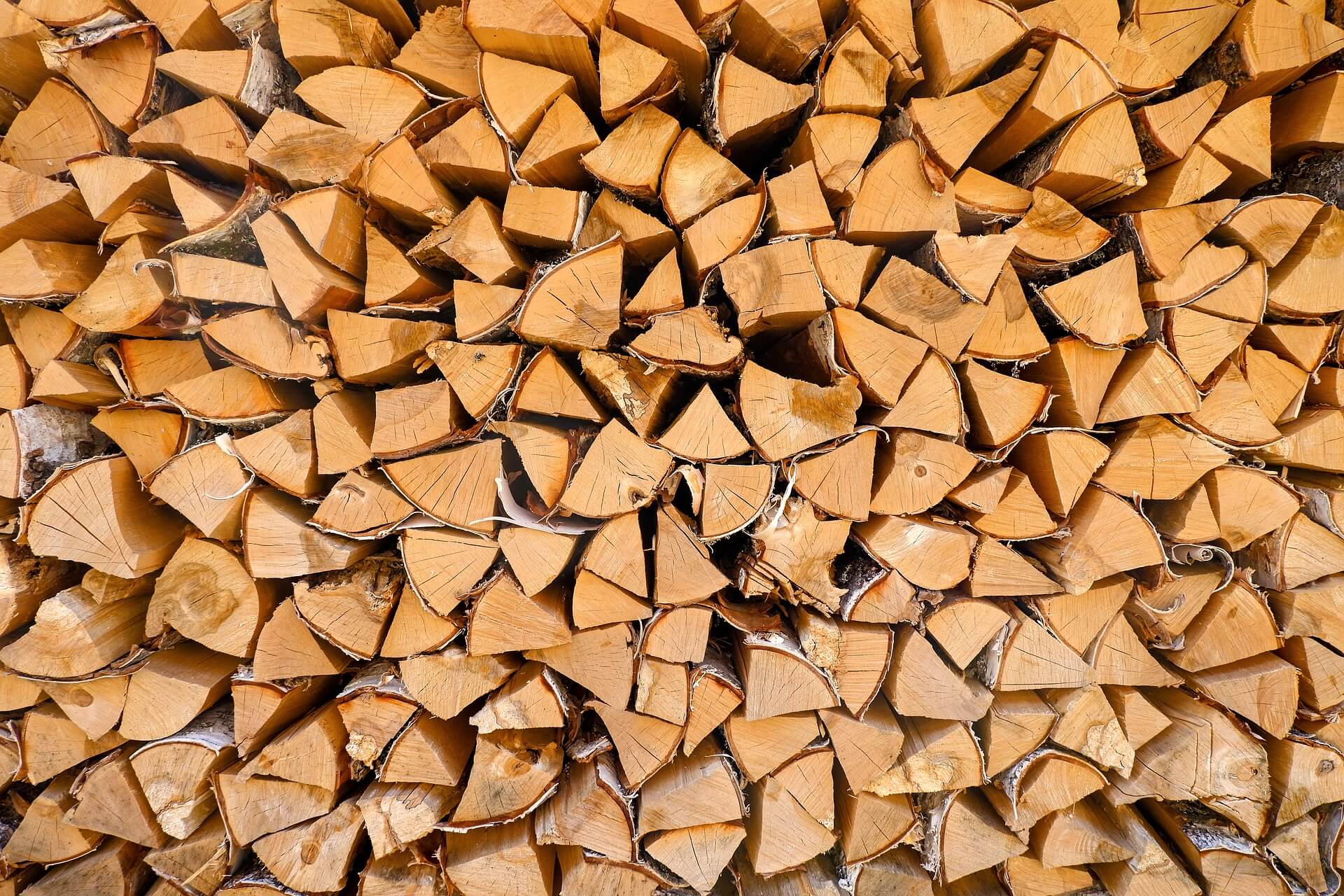 Der richtige Umgang mit Brennholz Der richtige Umgang mit Brennholz