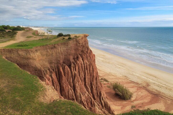 Praia da Falésia – Die dramatische Küstenlandschaft in Portugal
