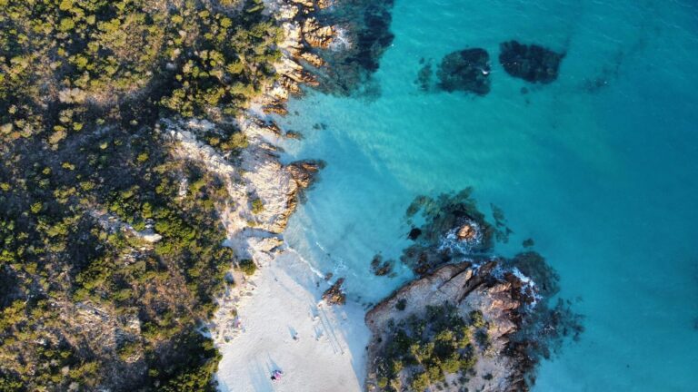 Die besten Luxus Resorts auf Sardinien – Mediterraner Glamour auf höchstem Niveau